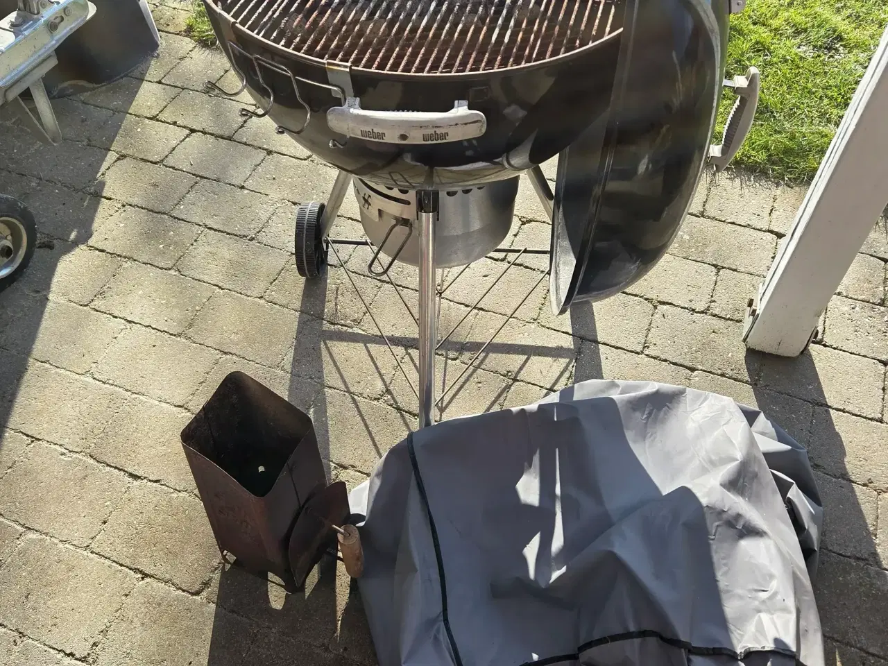 Billede 1 - Kuglegrill med grillstarter