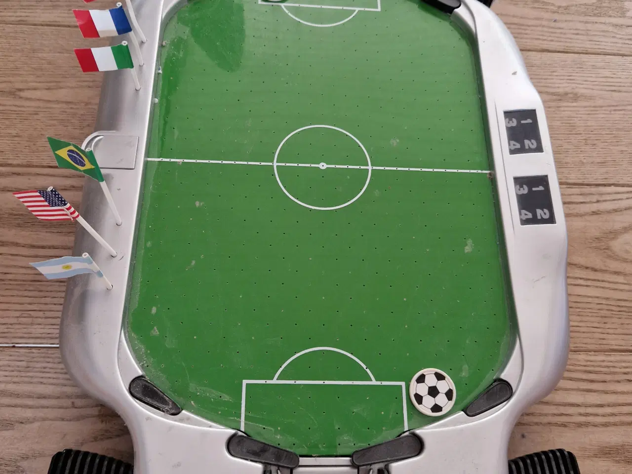 Billede 1 - Til ferien: Fodboldspil udformet som flipperspil 
