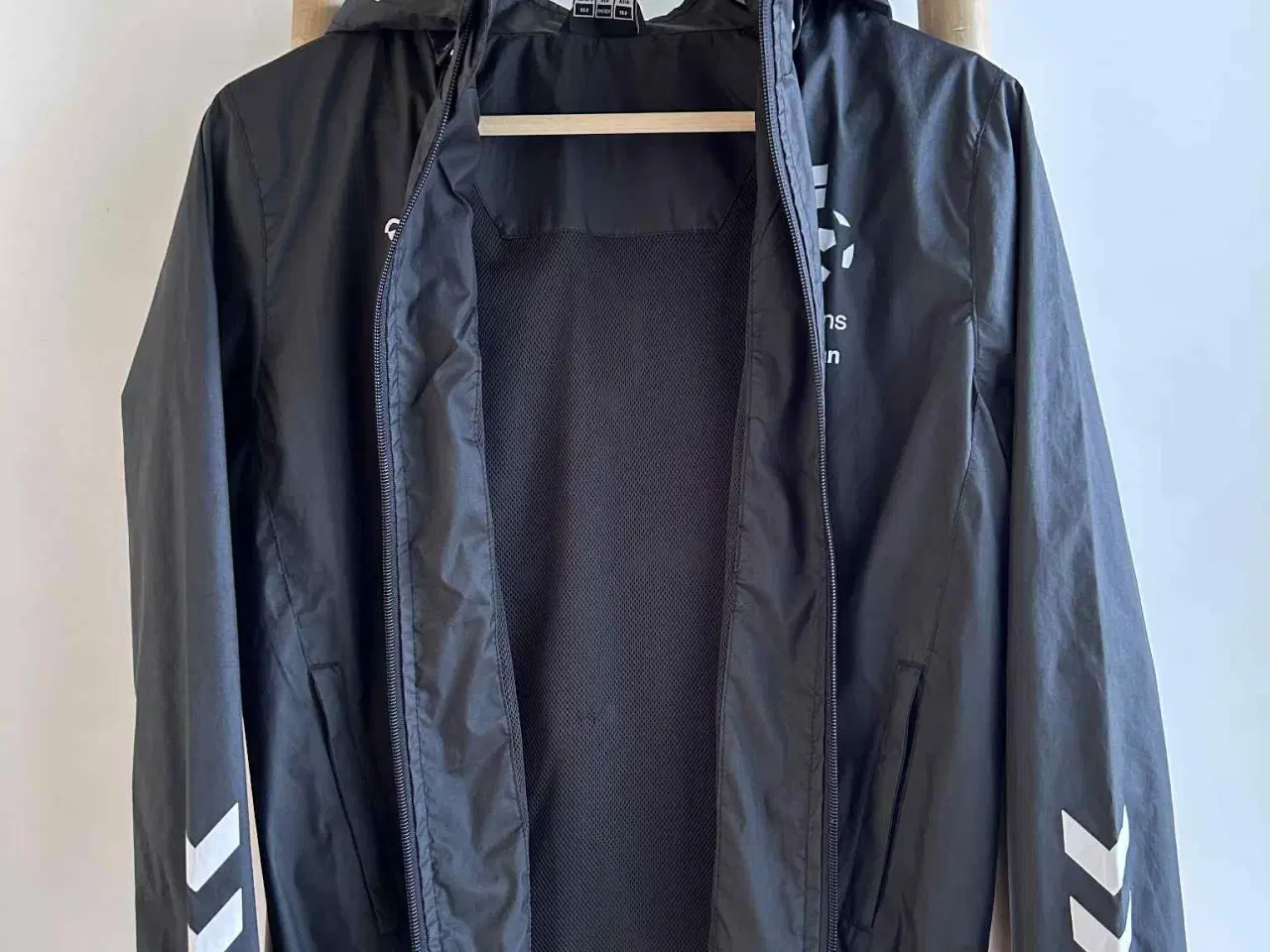 Billede 2 - hummel regnjakke, str. 152