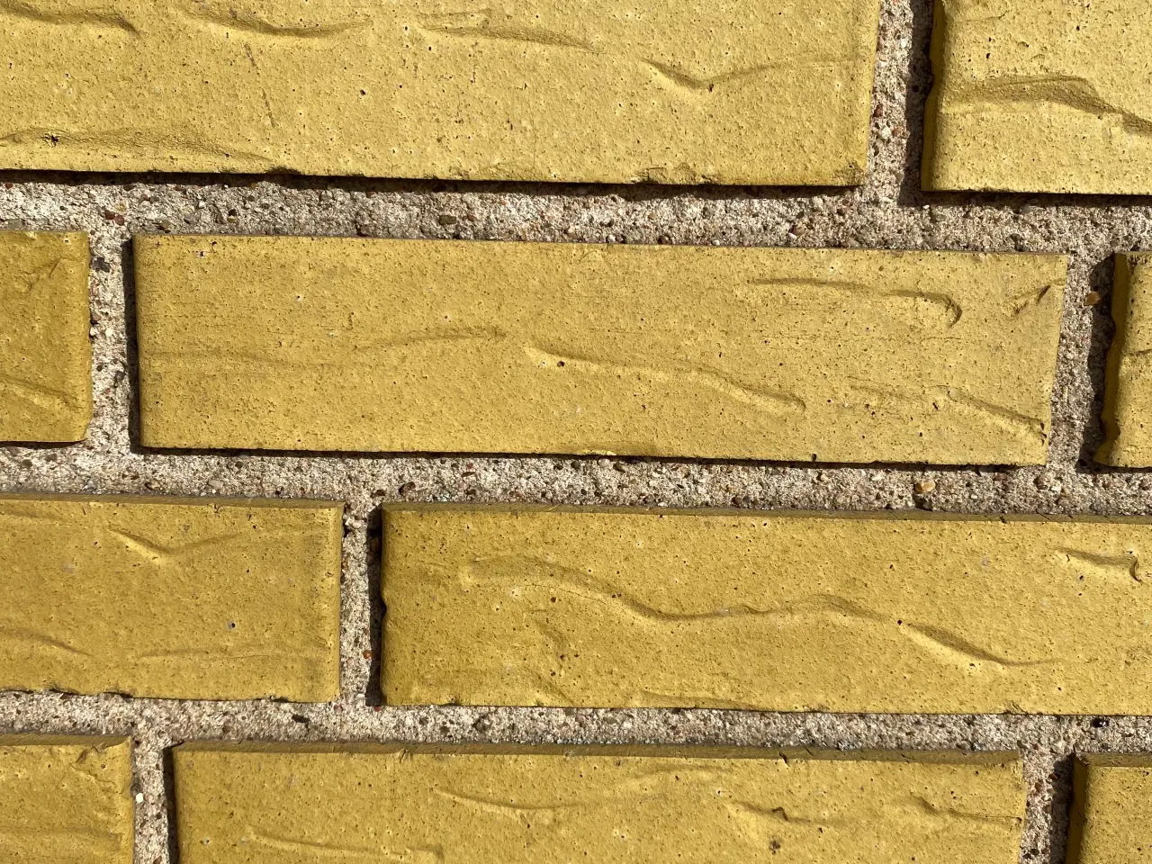 Billede 1 - Gule blødstrøgne mursten med præg