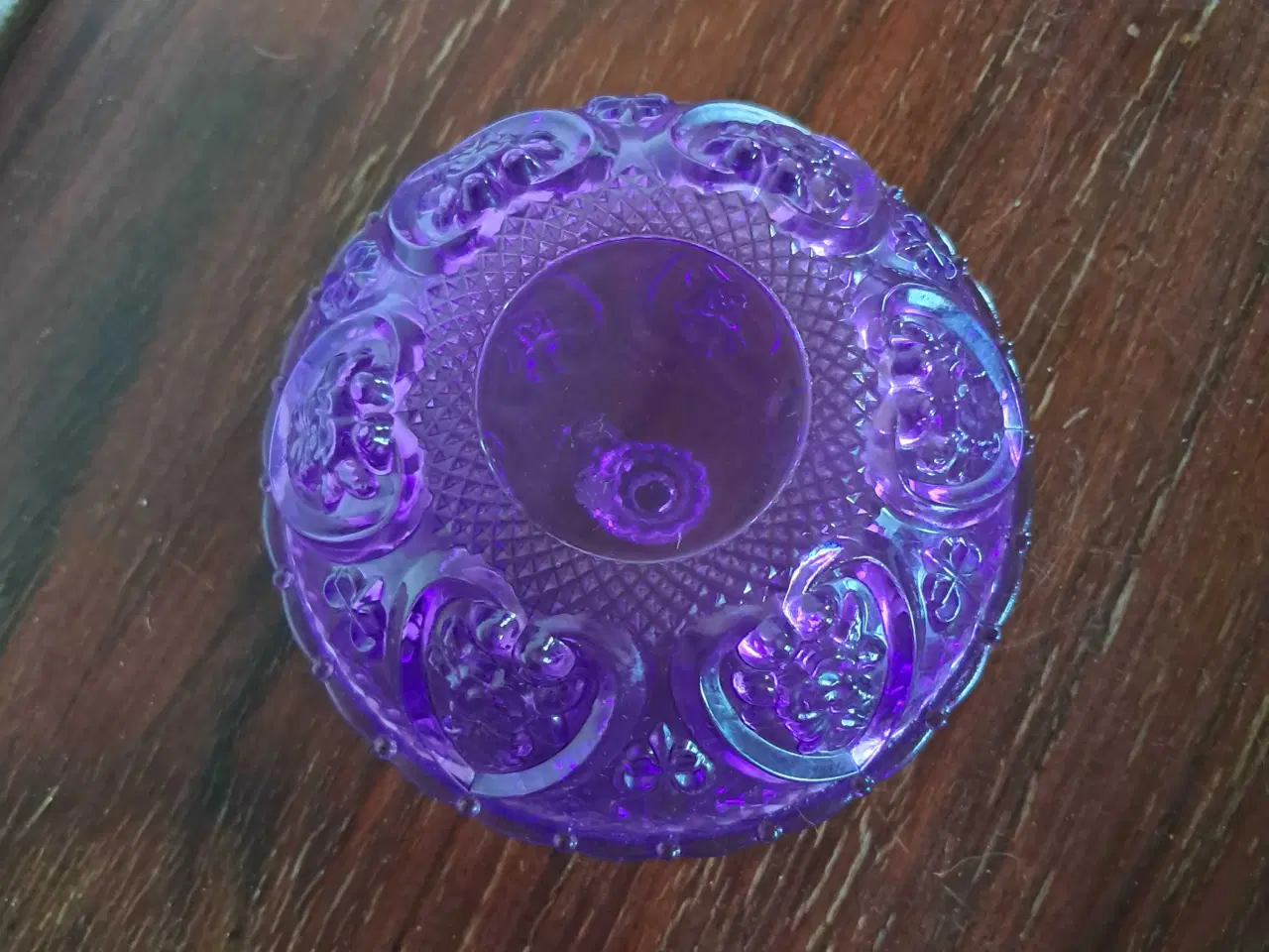 Billede 3 - Elegant sukkerskål i presset glas