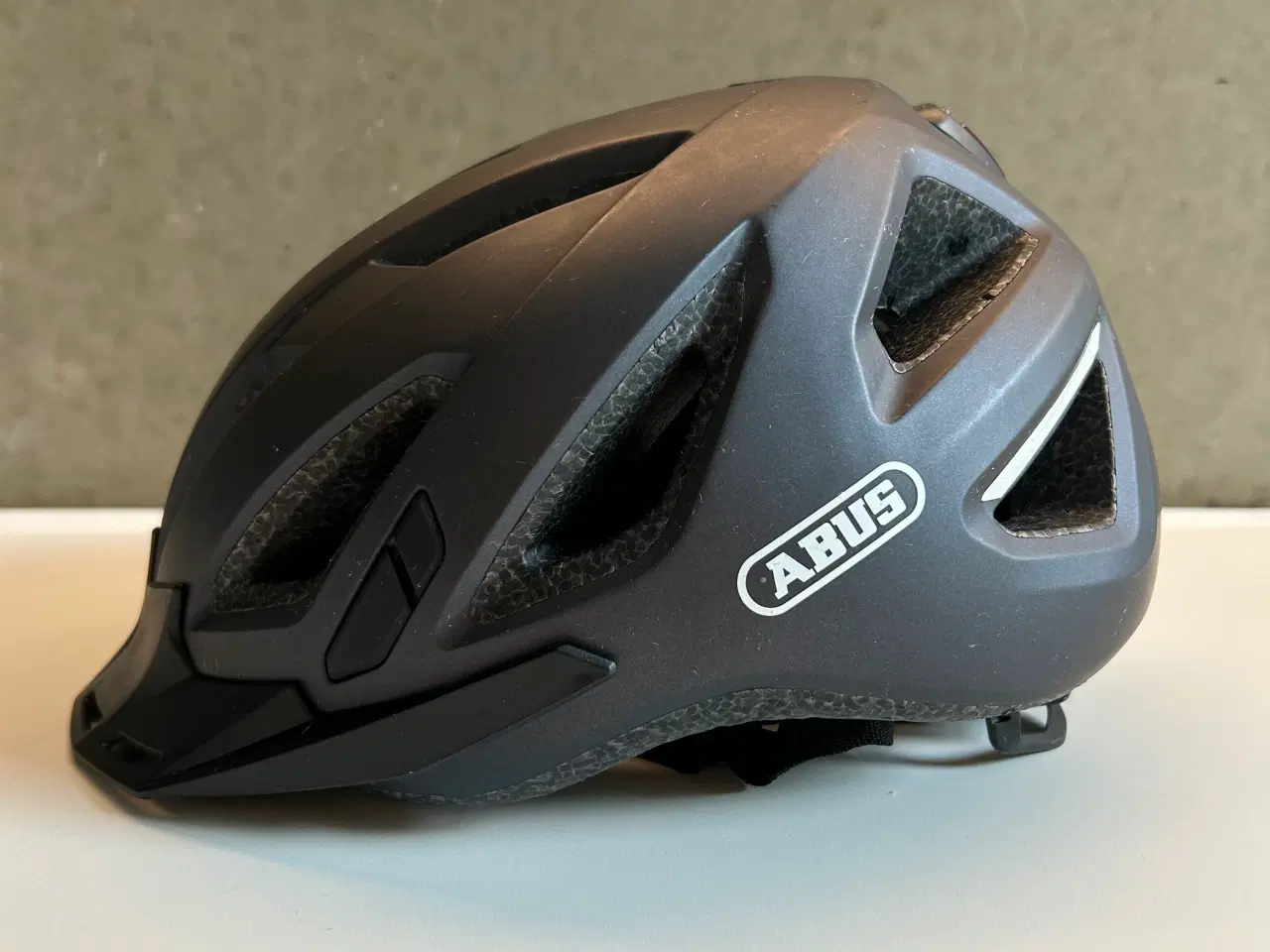 Billede 3 - Super lækker Abus Urban-I 3.0 cykelhjelm kun 250kr