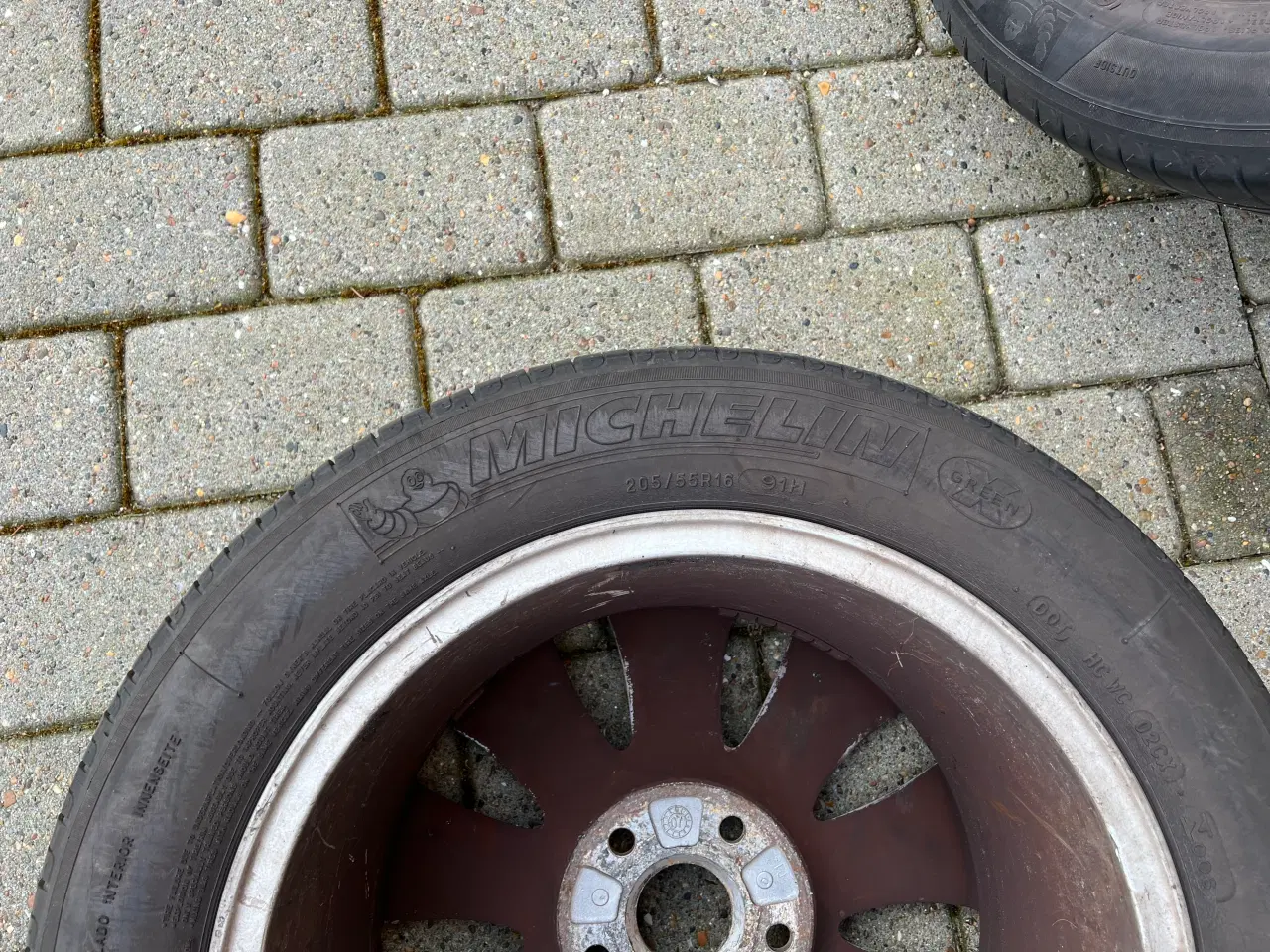 Billede 9 - Sommer dæk med aluflæge 205/55/16 +en stk mere dæk