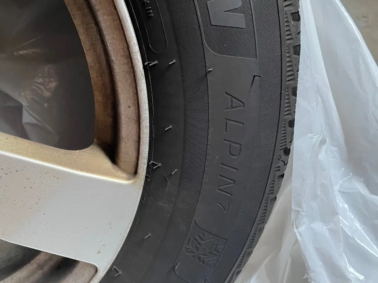 Billede 9 - 4 Michelin Alpin 17" vinterdæk på Alufælge