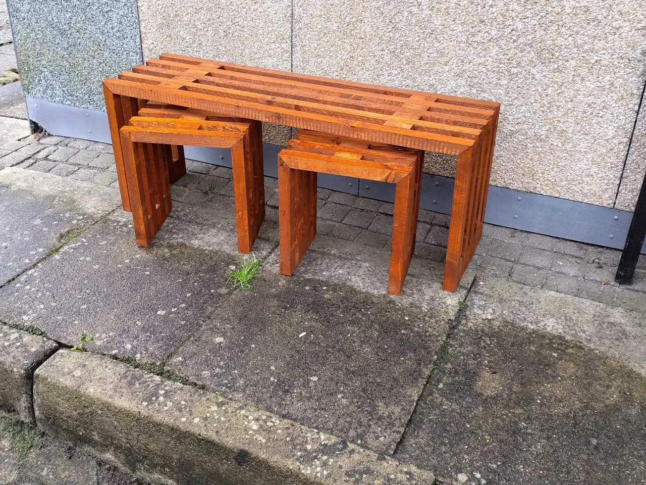 Billede 1 - bænke på mål.