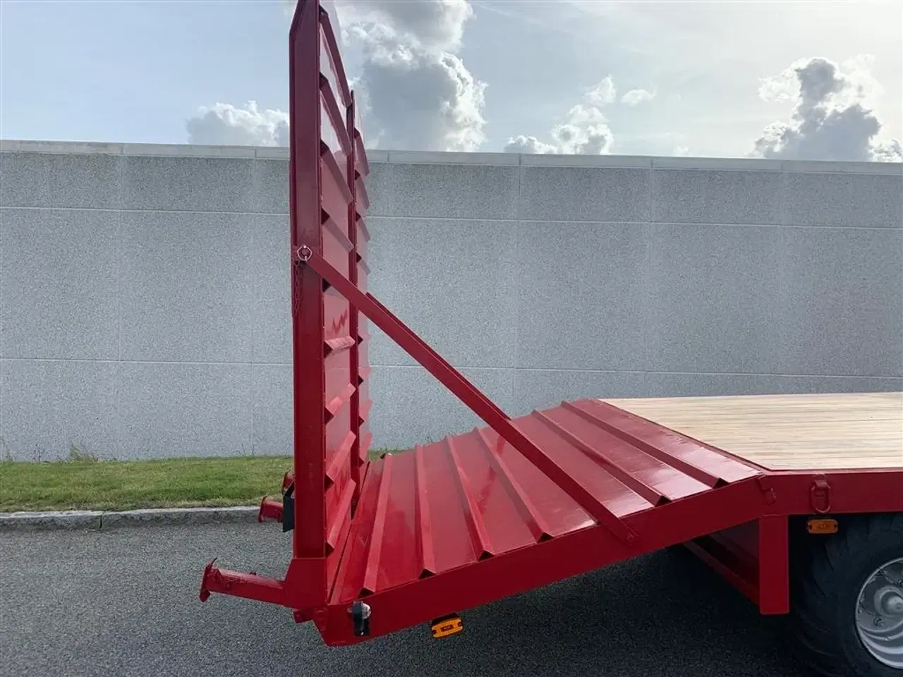 Billede 9 - Tinaz 12 tons maskintrailer med hydrauliske bredde ramper