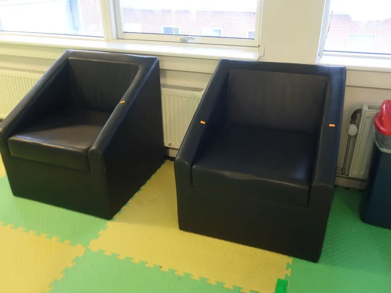 Billede 2 - 2 stk. lænestole, affaldsspand samt 2 stk. højstole