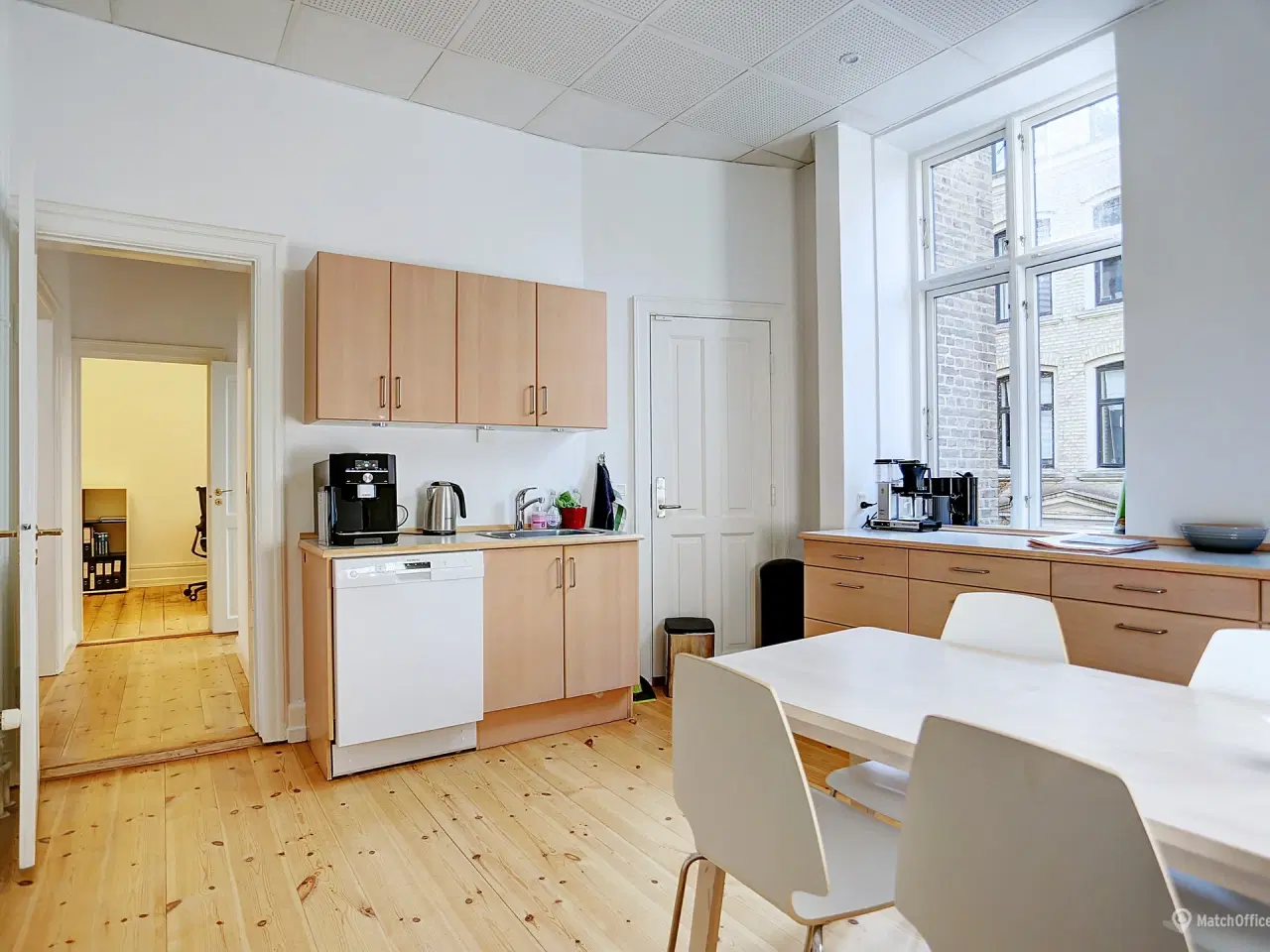 Billede 9 - Præsentabelt og herskabeligt lejemål med adgang til grønt udeareal