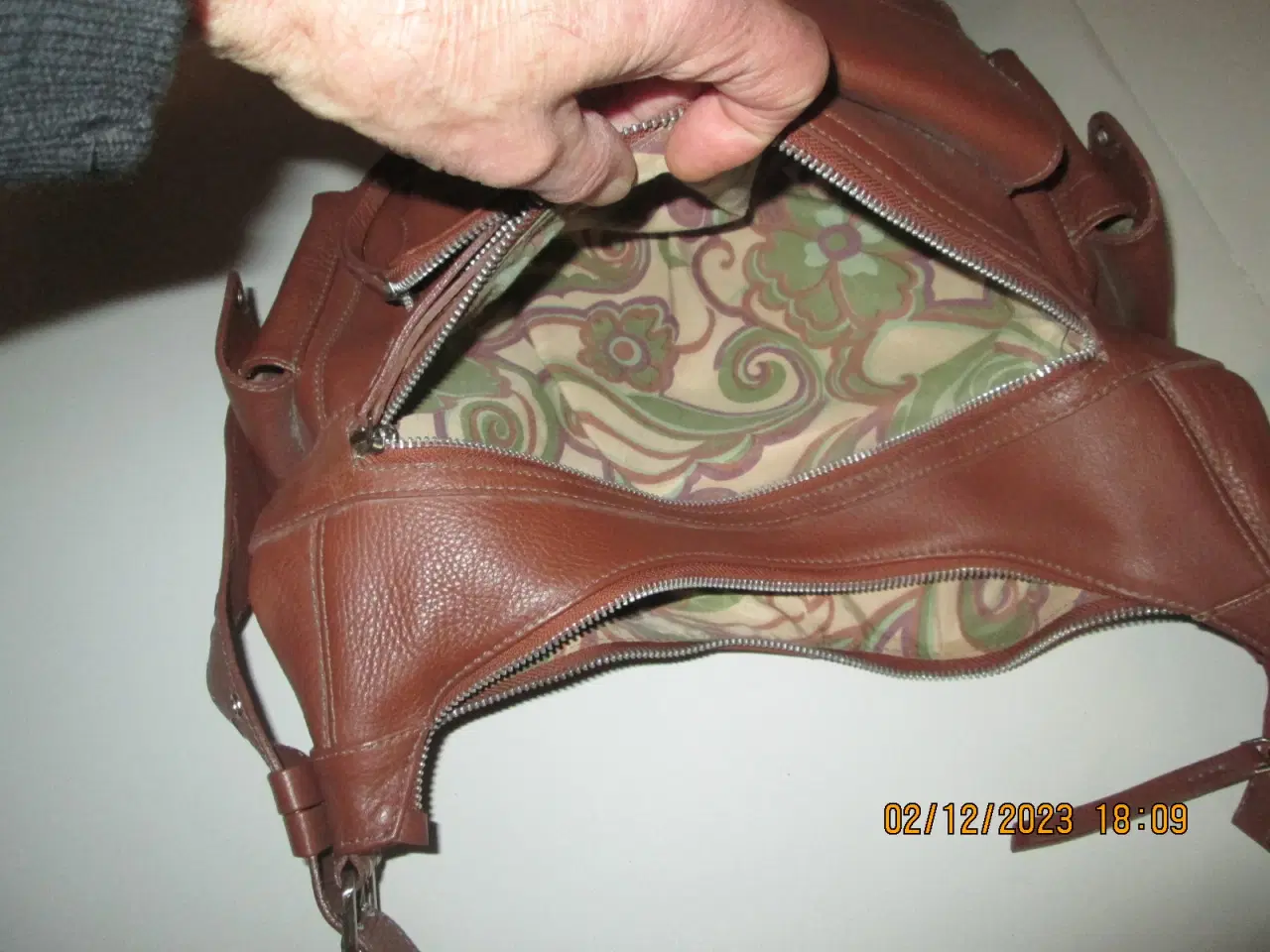 Billede 2 - SKULDERTASKE.