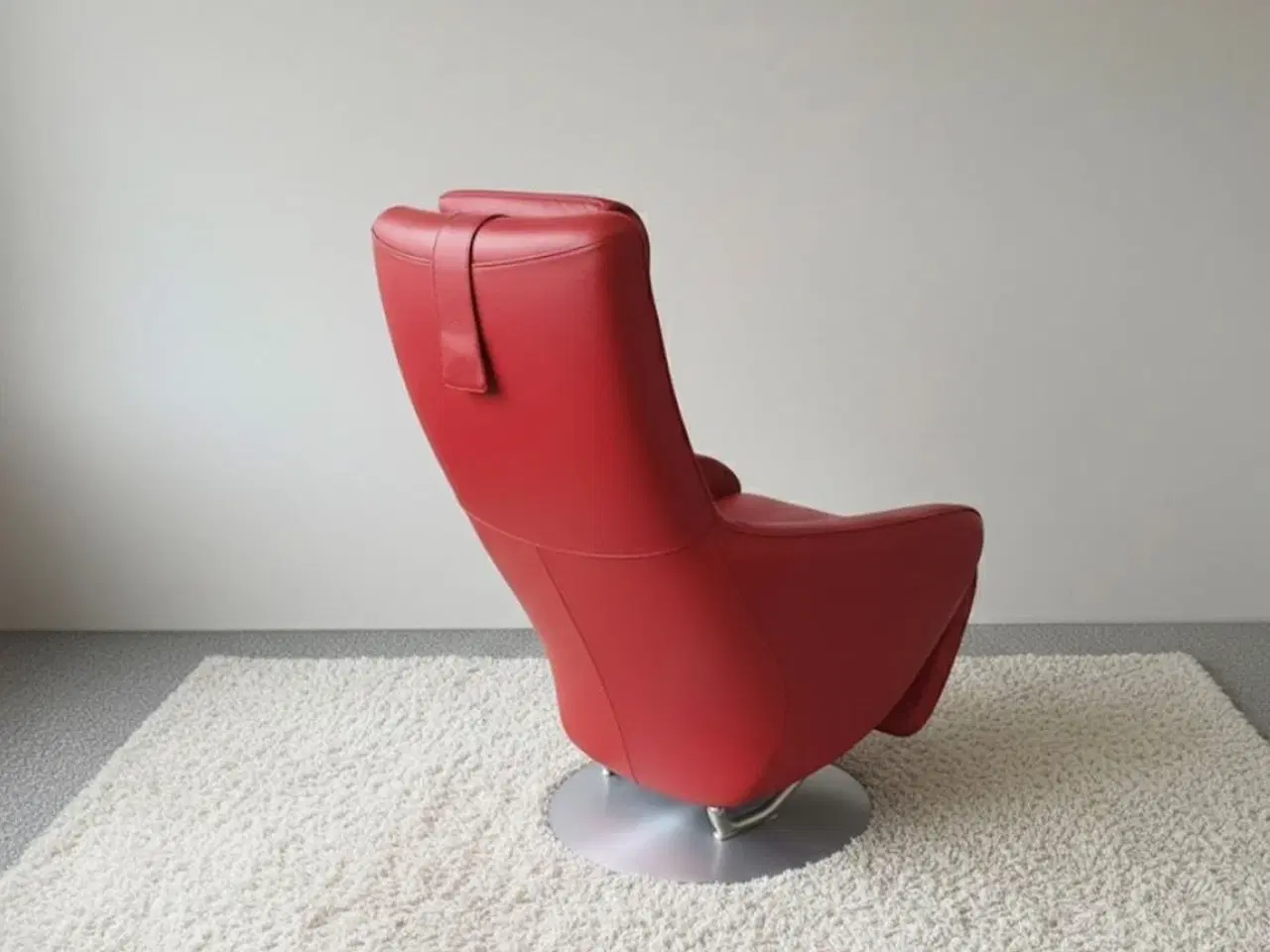 Billede 2 - Rød læder lænestol med integreret vippefunktion