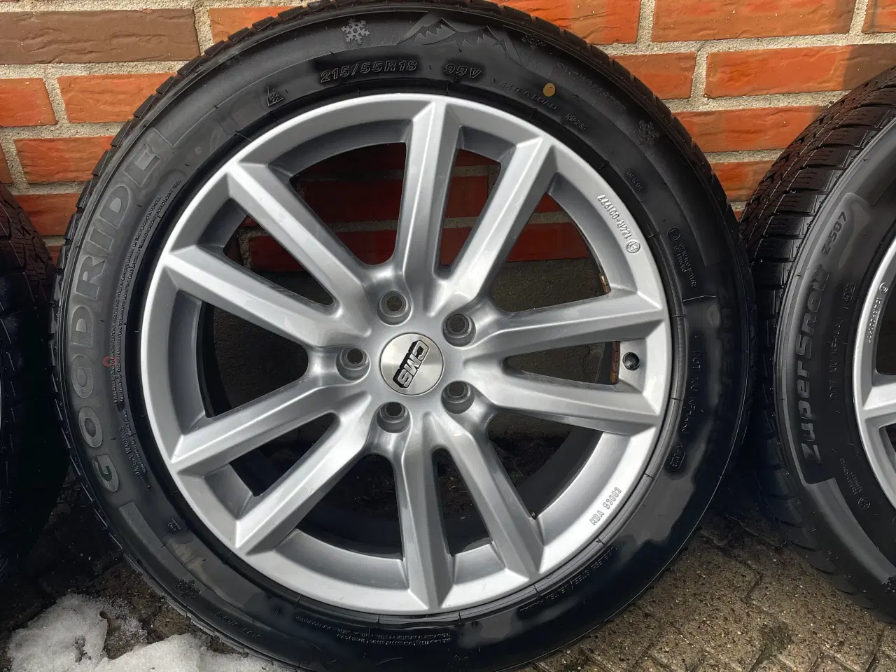 Billede 1 - 18” Alufælge med vinterdæk 215/55 18R. 