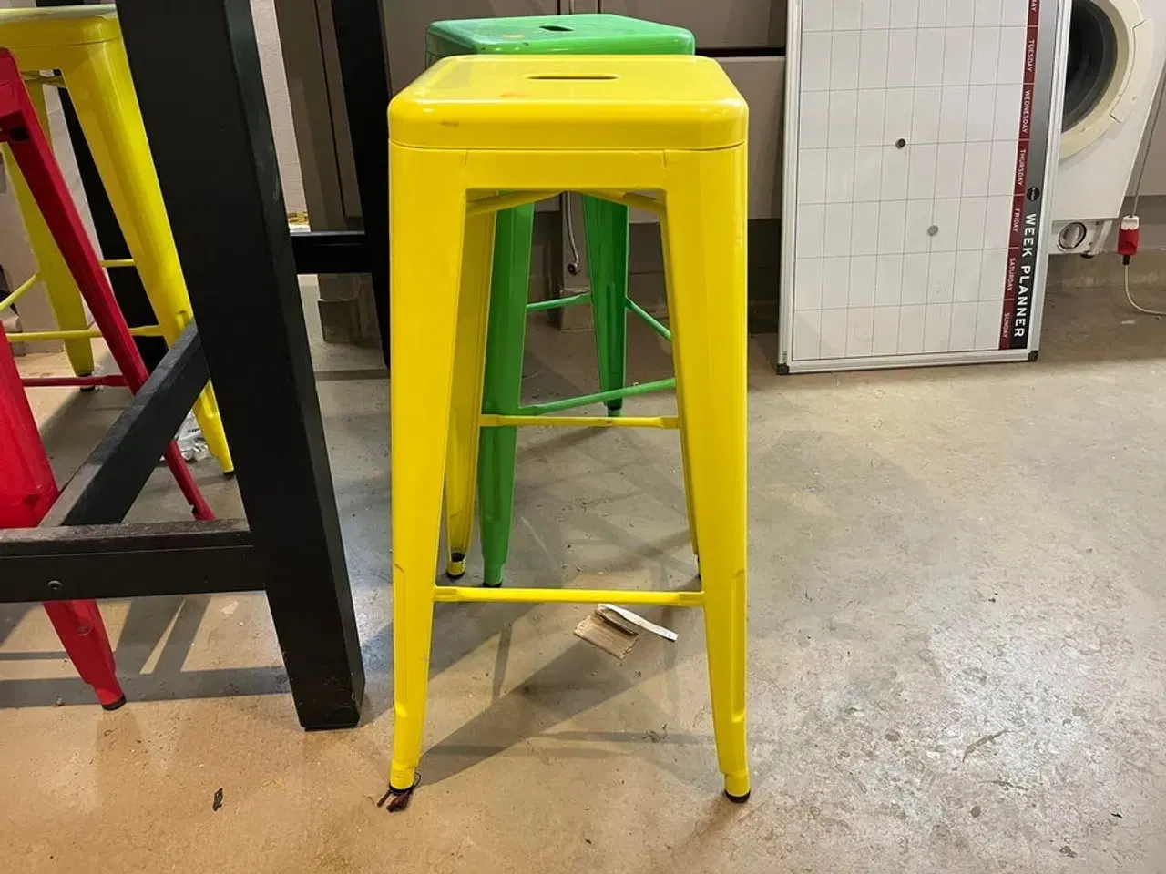 Billede 2 - Spisebord m. 4 skamler