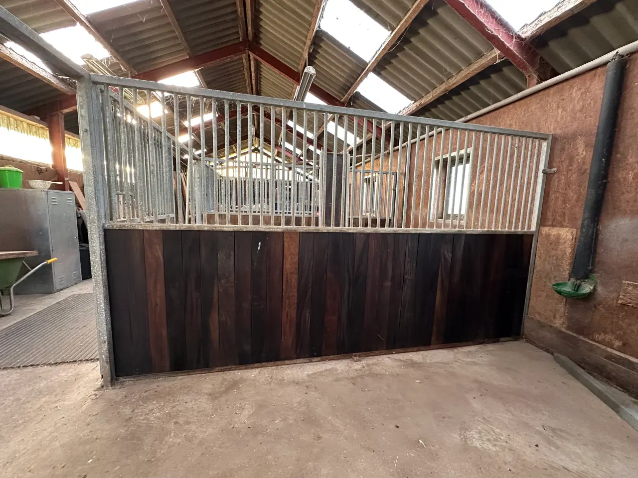 Billede 2 - Hestebokse med hårdtræ, 3x4 m. 