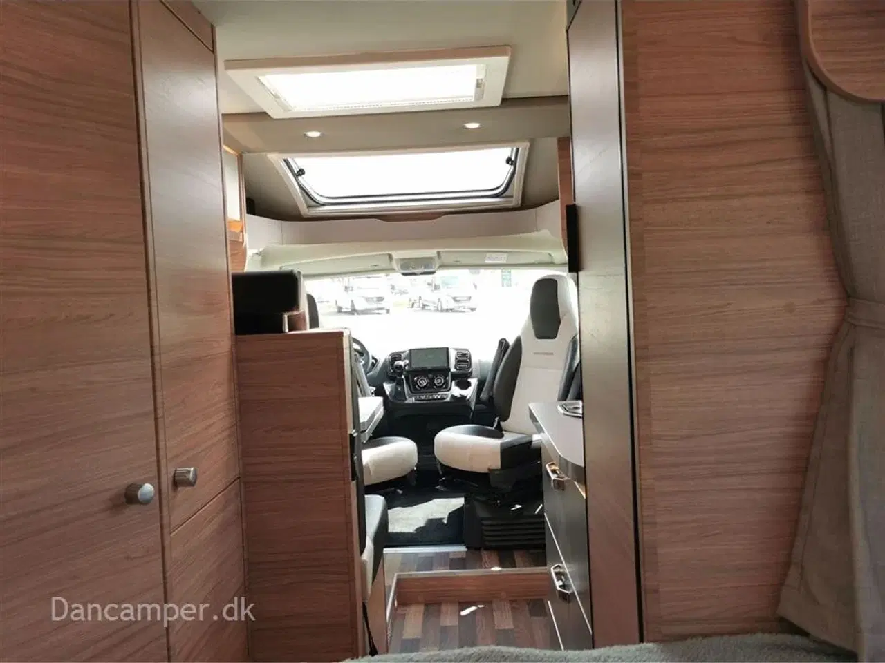 Billede 28 - 2022 - Weinsberg CaraCompact 600 MF "Pepper Edition"   Under klargøring! Flot Pepper Edition, 9-trin aut., Solcelle 180W, Lithiumbatteri 100Ah, El-trin, Navigation, Head-up display