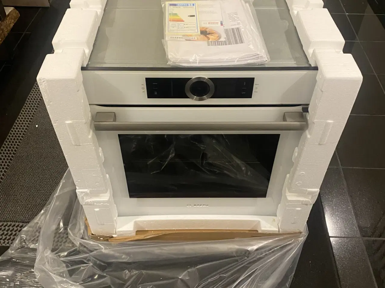 Billede 12 - Bosch indbygningsovn HBG676EW1