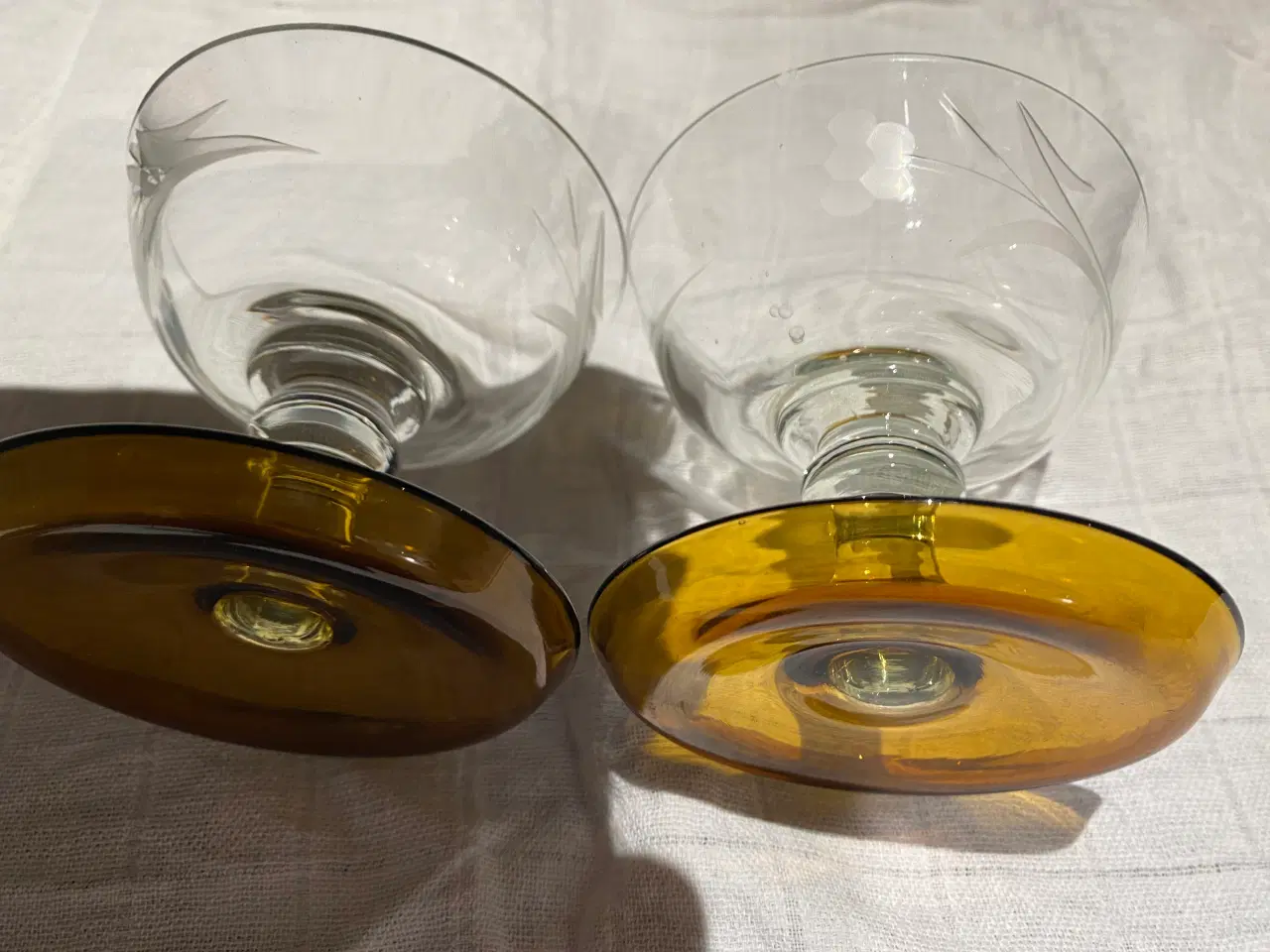 Billede 2 - Retro glasskåle med brun underskål