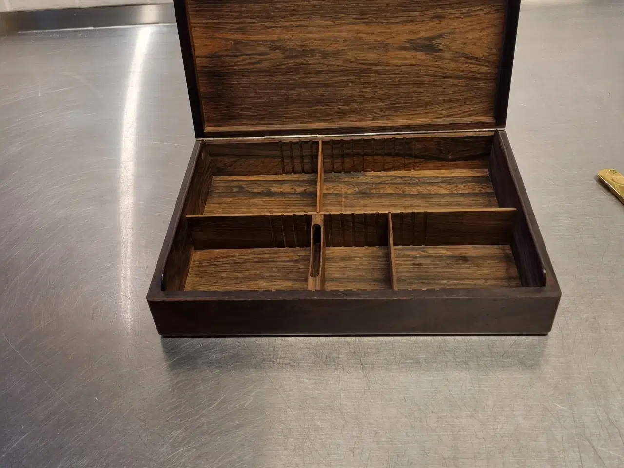 Billede 2 - Tobakskasse sælges.