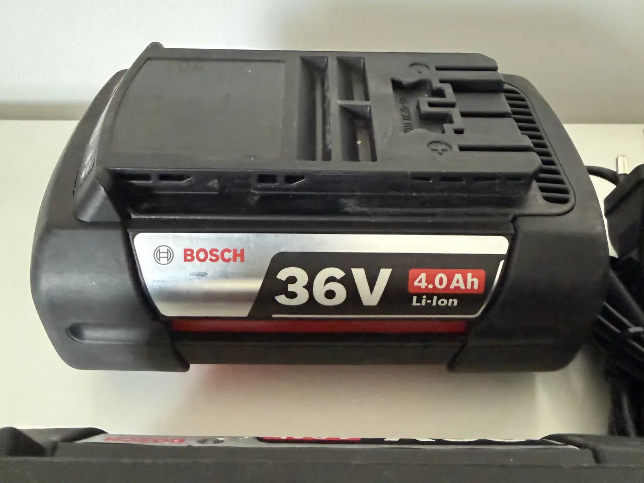 Billede 3 - 2 X Bosch 36V 4,0 Ah batteri og lader.