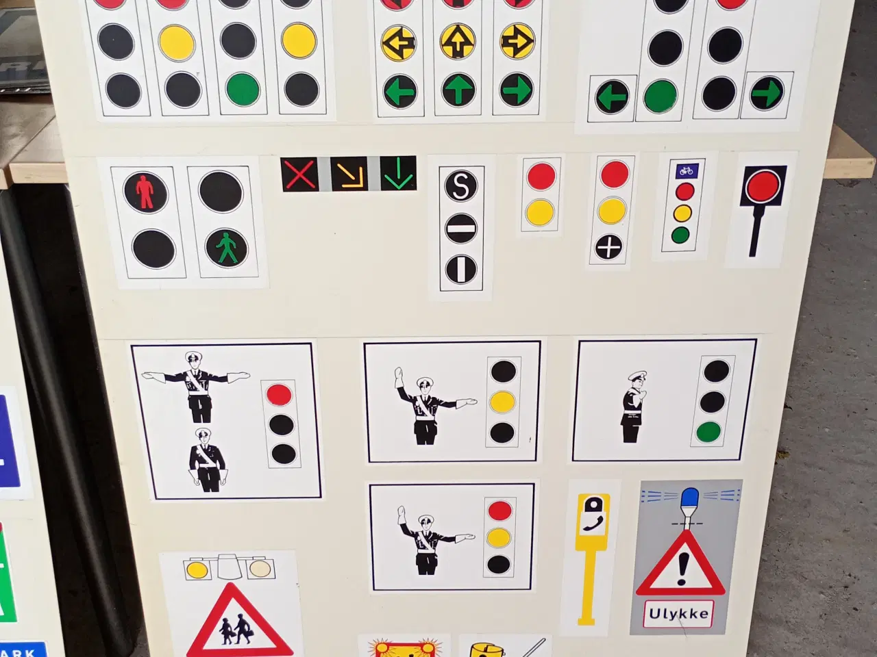 Billede 3 - Gamle Teori skilte og 2 stk blik skilte