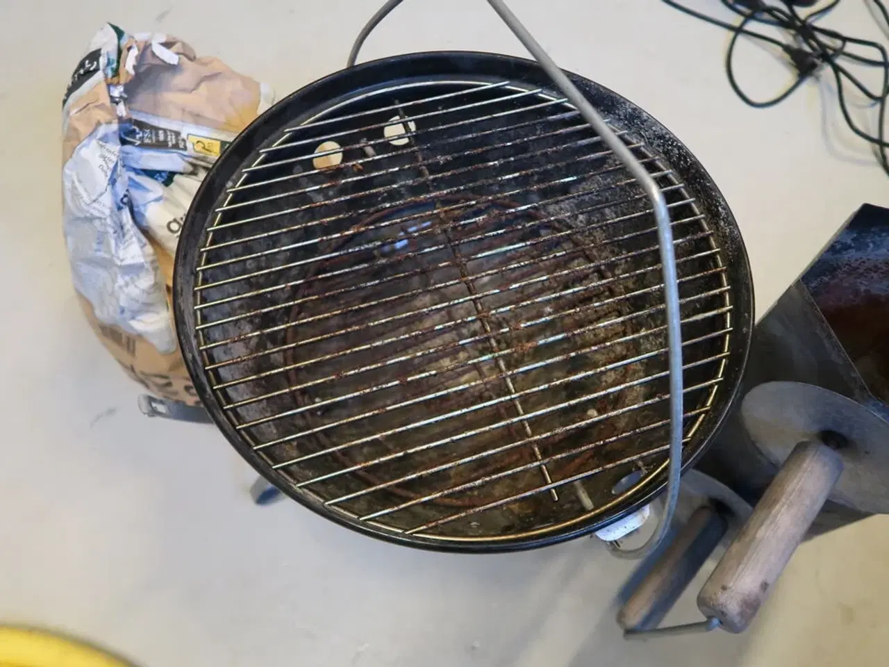 Billede 3 - Grill + starter & kul