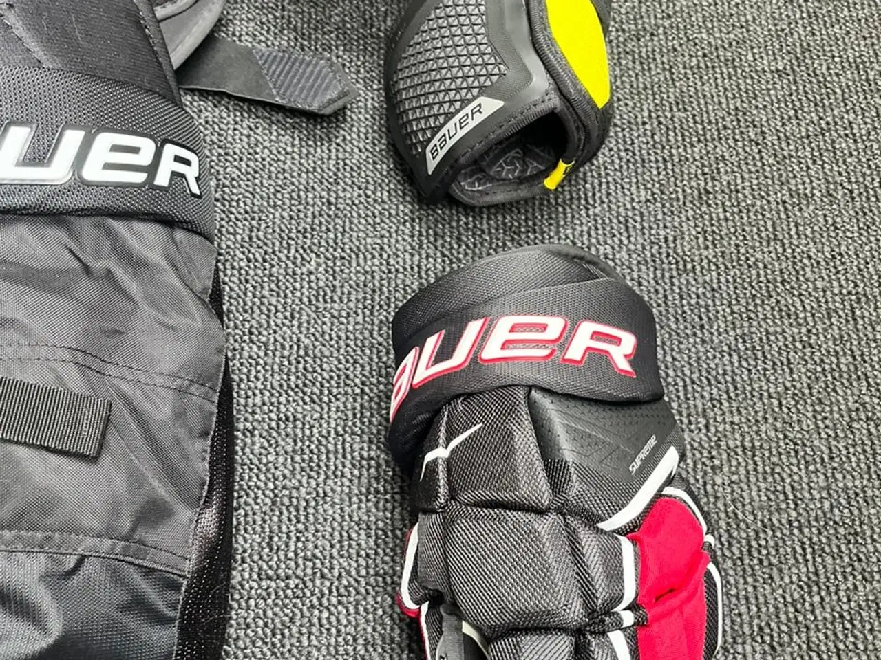 Billede 7 - Ishockeyudstyr - Komplet NYT top sæt til senior.