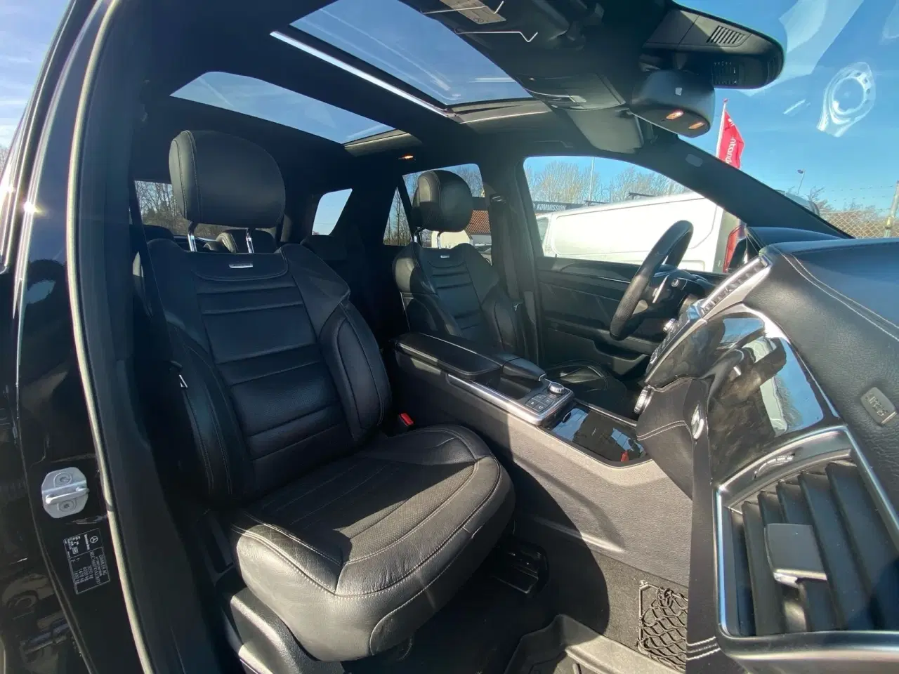 Billede 15 - Mercedes-Benz ML63 AMG 5,5 V8 4Matic 525HK 5d 7g Aut.