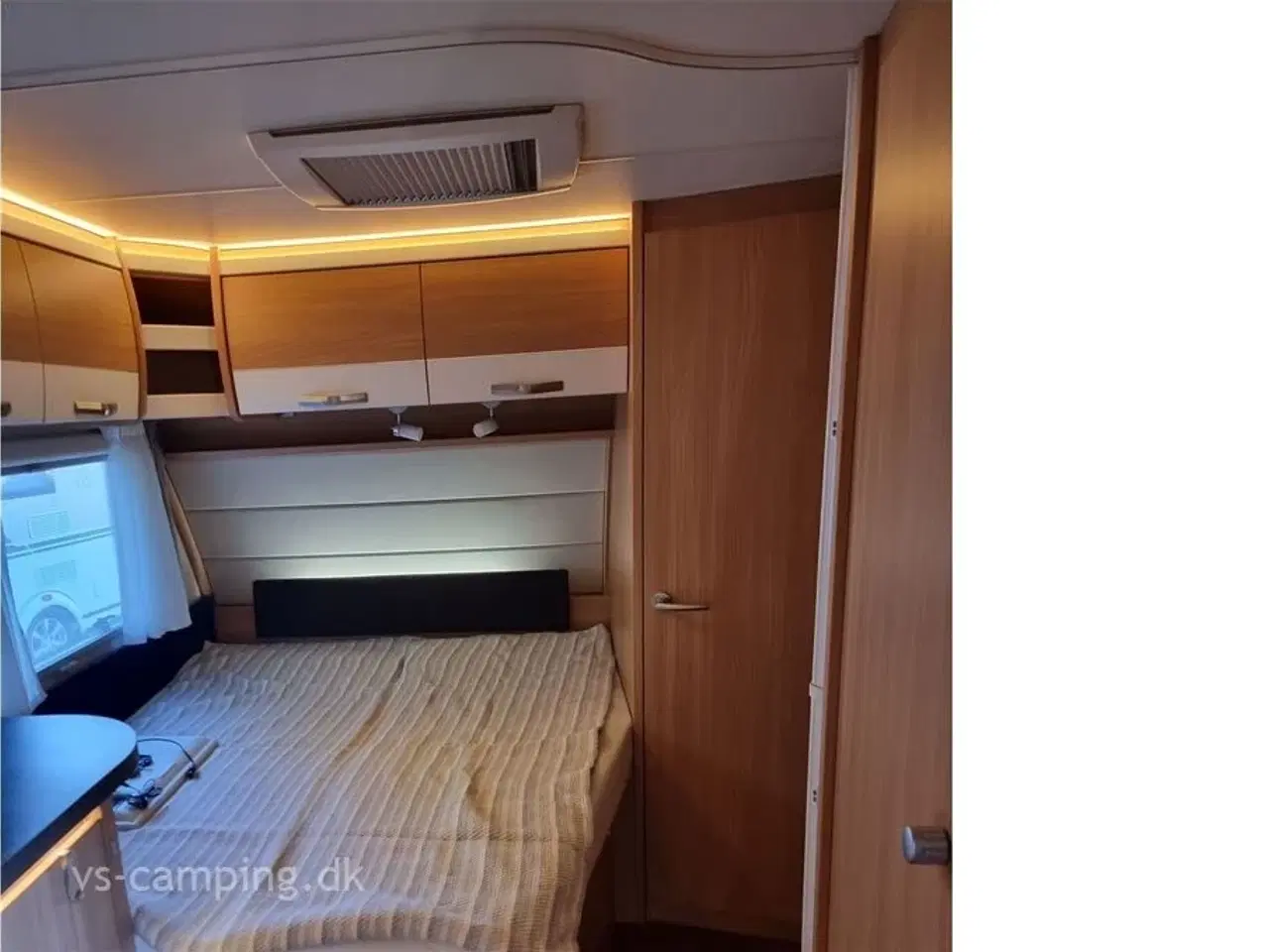 Billede 4 - 2018 - Knaus Südwind Silver Selection 590 FUS   RUMMELIG CAMPINGVOGN MED STORT KØKKEN &amp;amp; STOR RUNDSIDDEGRUPPE.