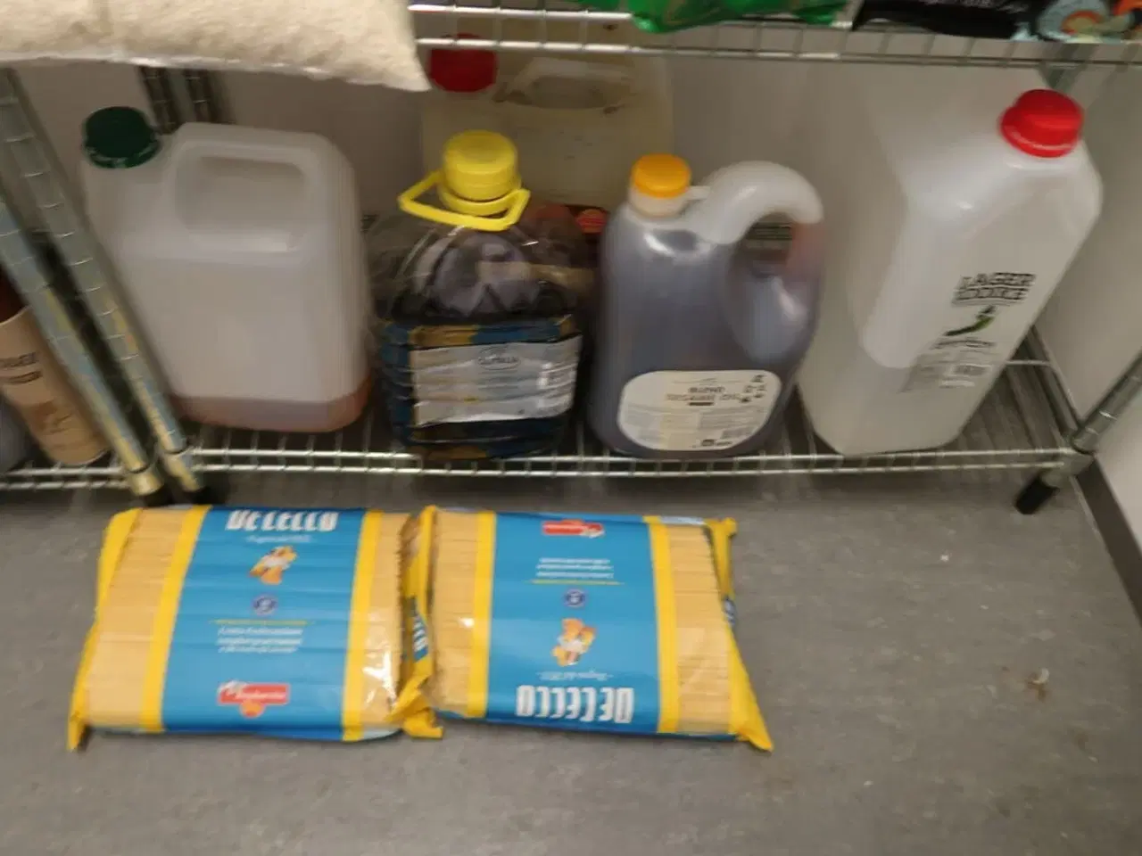 Billede 10 - 3 stk. trådreoler på hjul med indhold