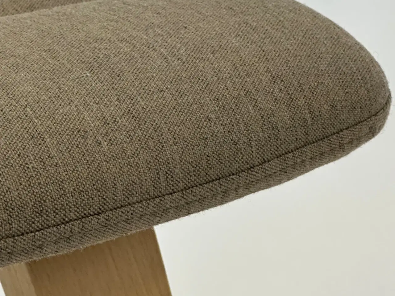 Billede 8 - Magnus Olesen Butterfly lounge Loungestol – Grå med Træ Stel