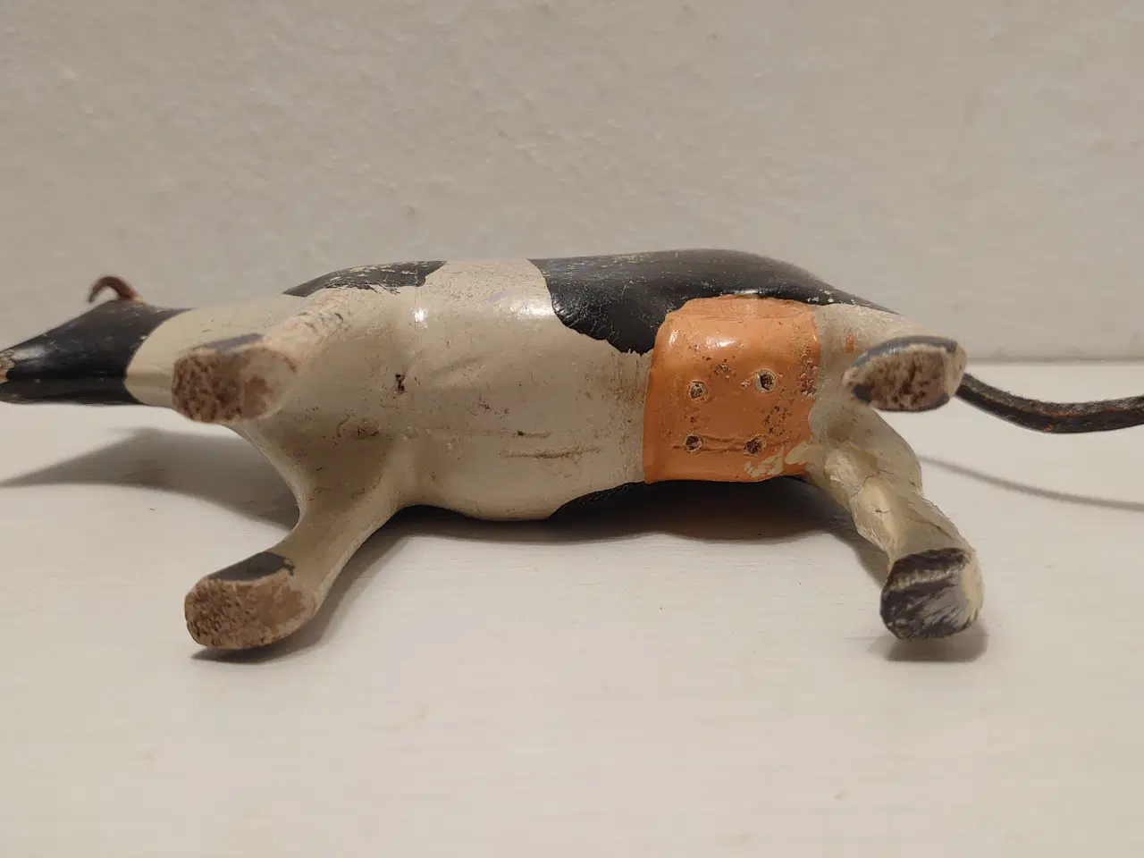 Billede 3 - Fængselslegetøj: Patineret ko. L. 12,5cm.1930´erne