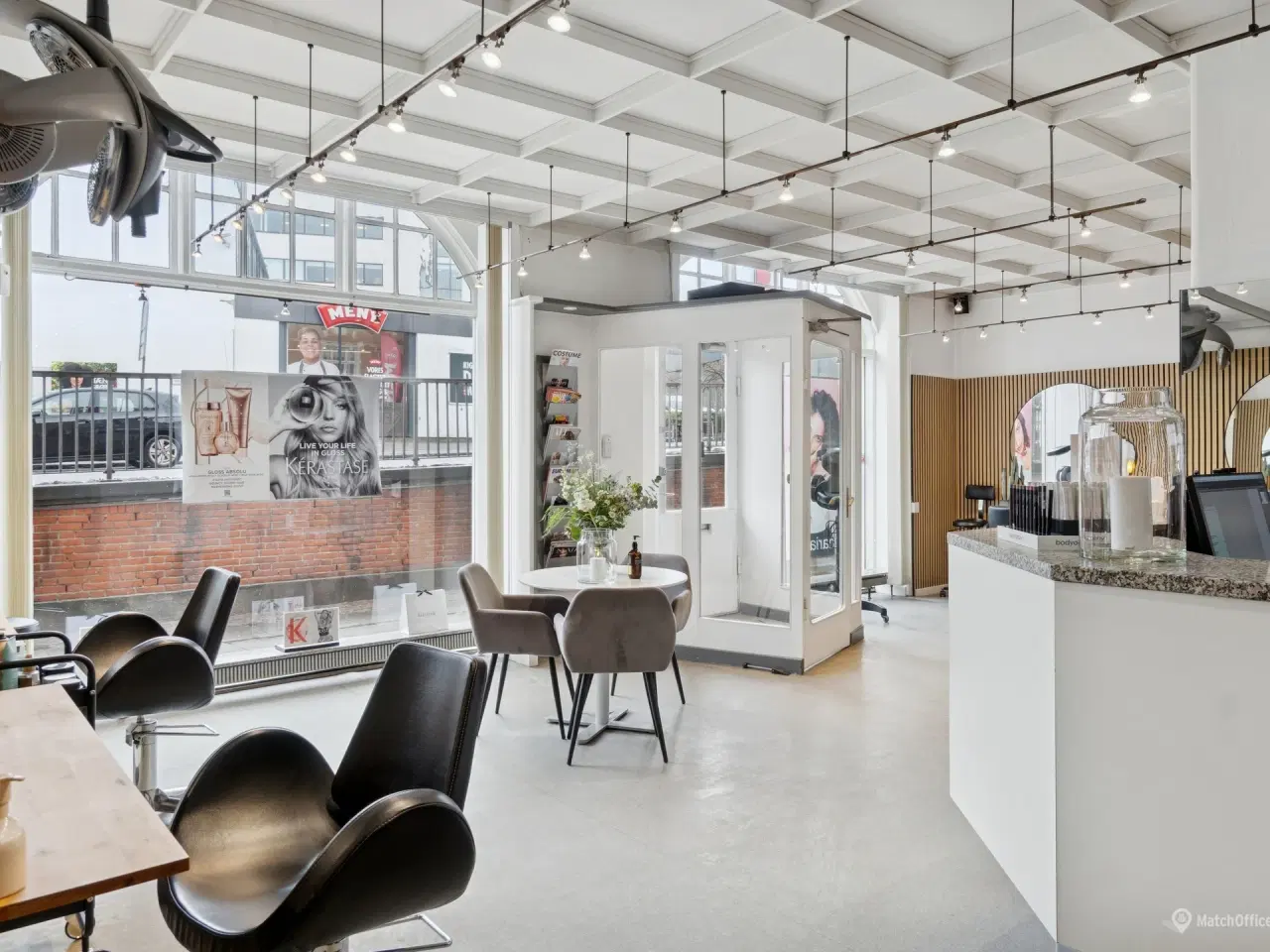 Billede 6 - Velbeliggende frisørsalon til afståelse