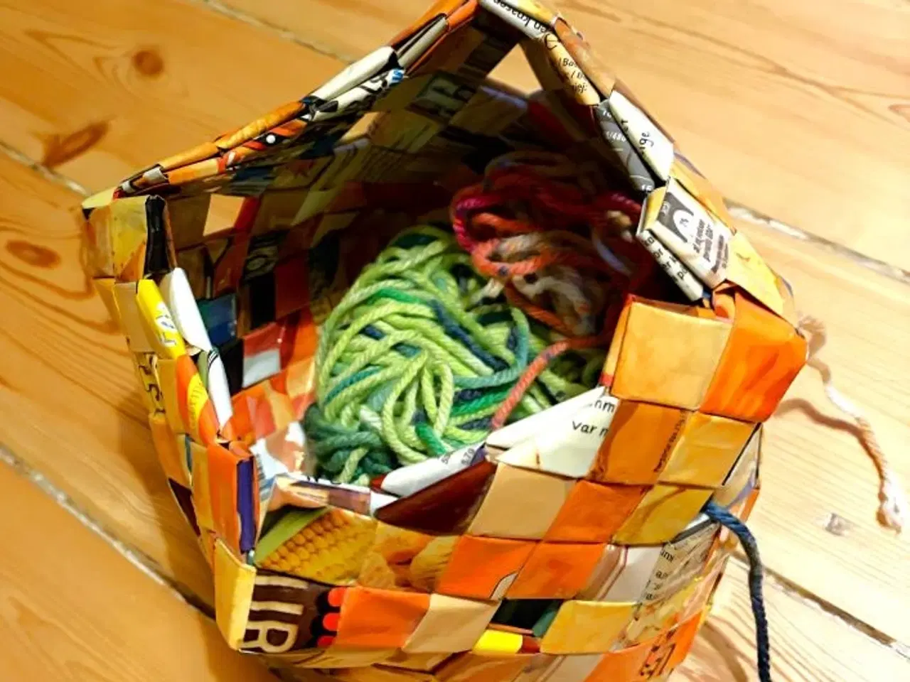 Billede 1 - Strikkekurv i orange nuancer - unika