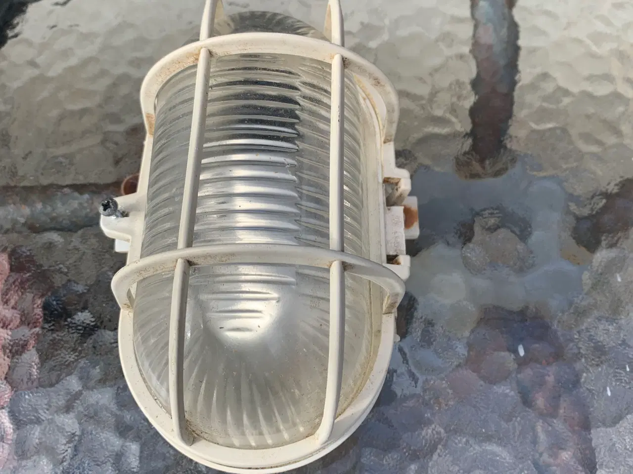 Billede 1 - Udendørslampe i plastik og glas