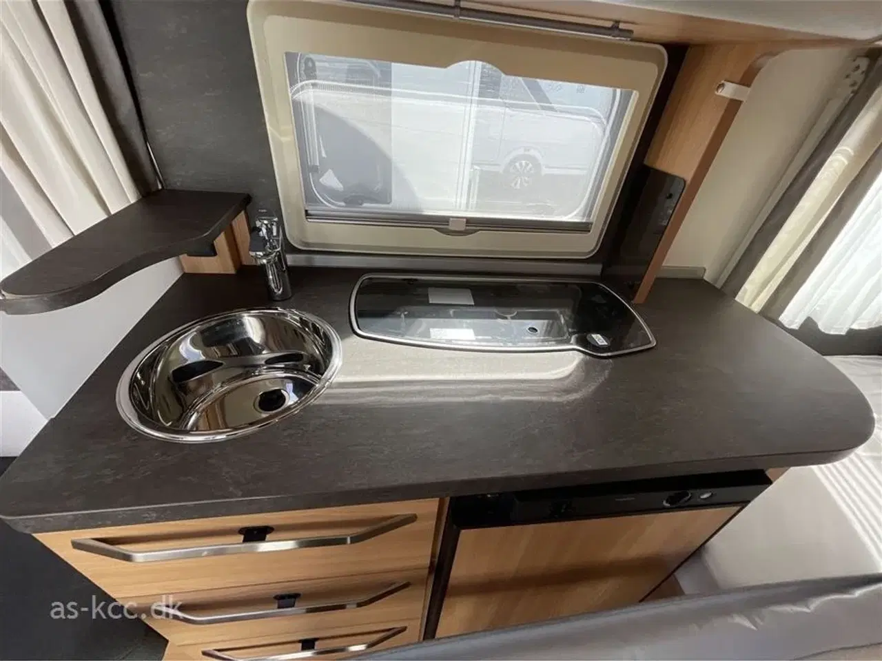 Billede 10 - 2018 - Knaus Südwind 450 FU   Knaus Südwind årg. 2018 4 sovepladser, 5 siddepladser, mover, posemarkise, cykelholder.