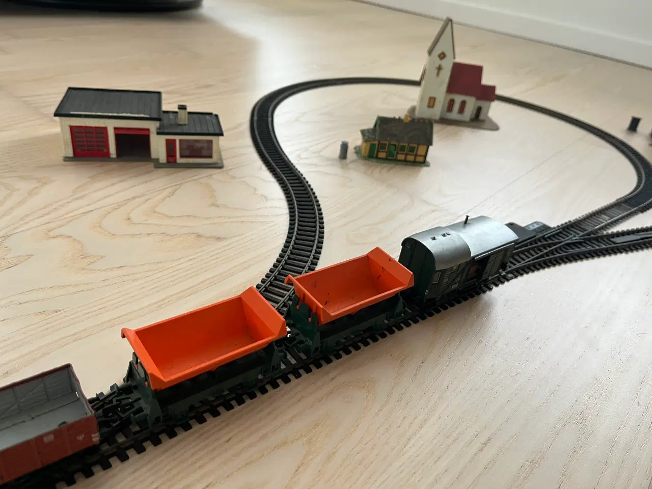Billede 5 - Fleischmann modeltogbane m. 8 vogne og div. huse