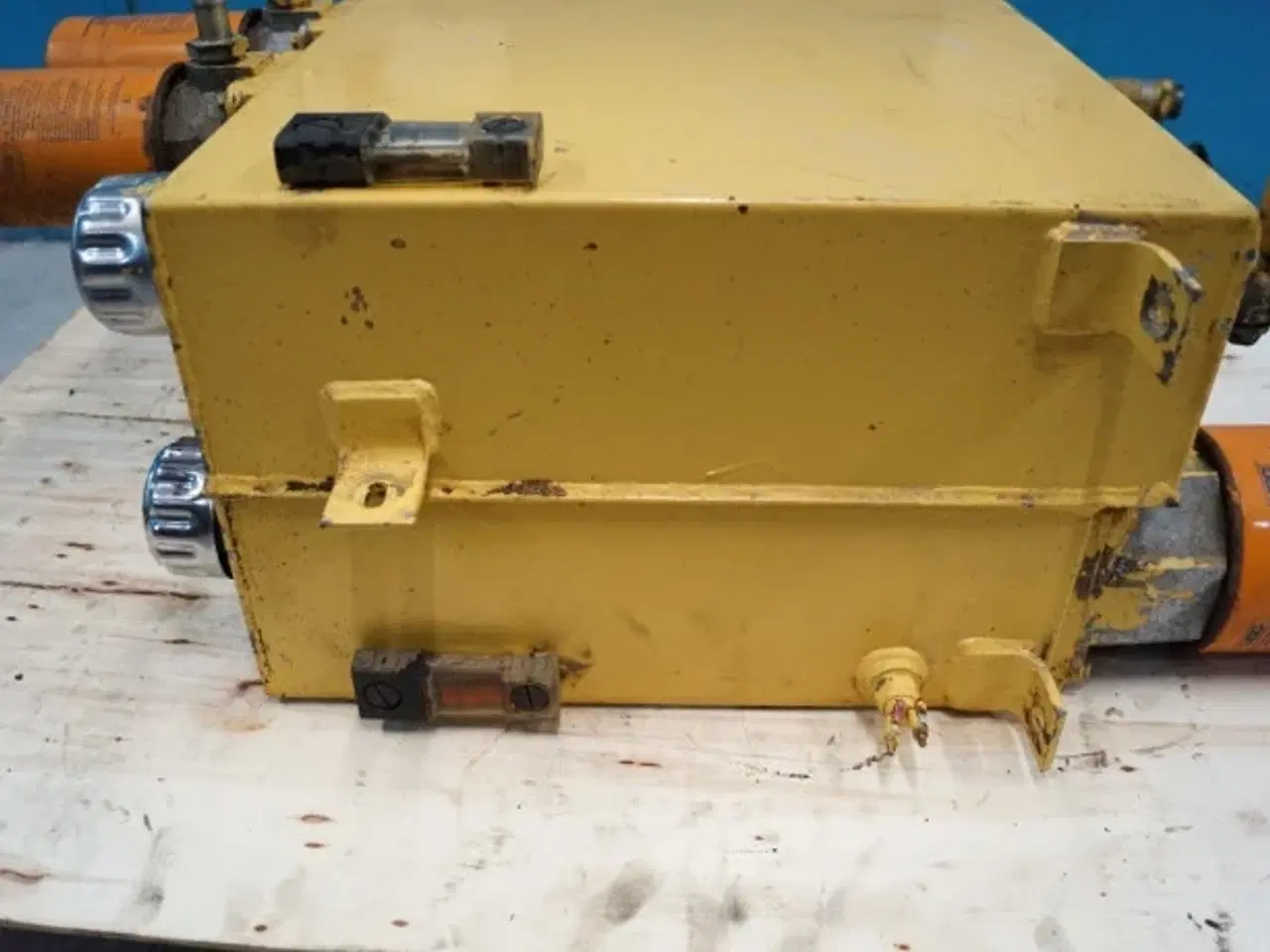 Billede 5 - New Holland TF46 Hydrauliktank 89500040