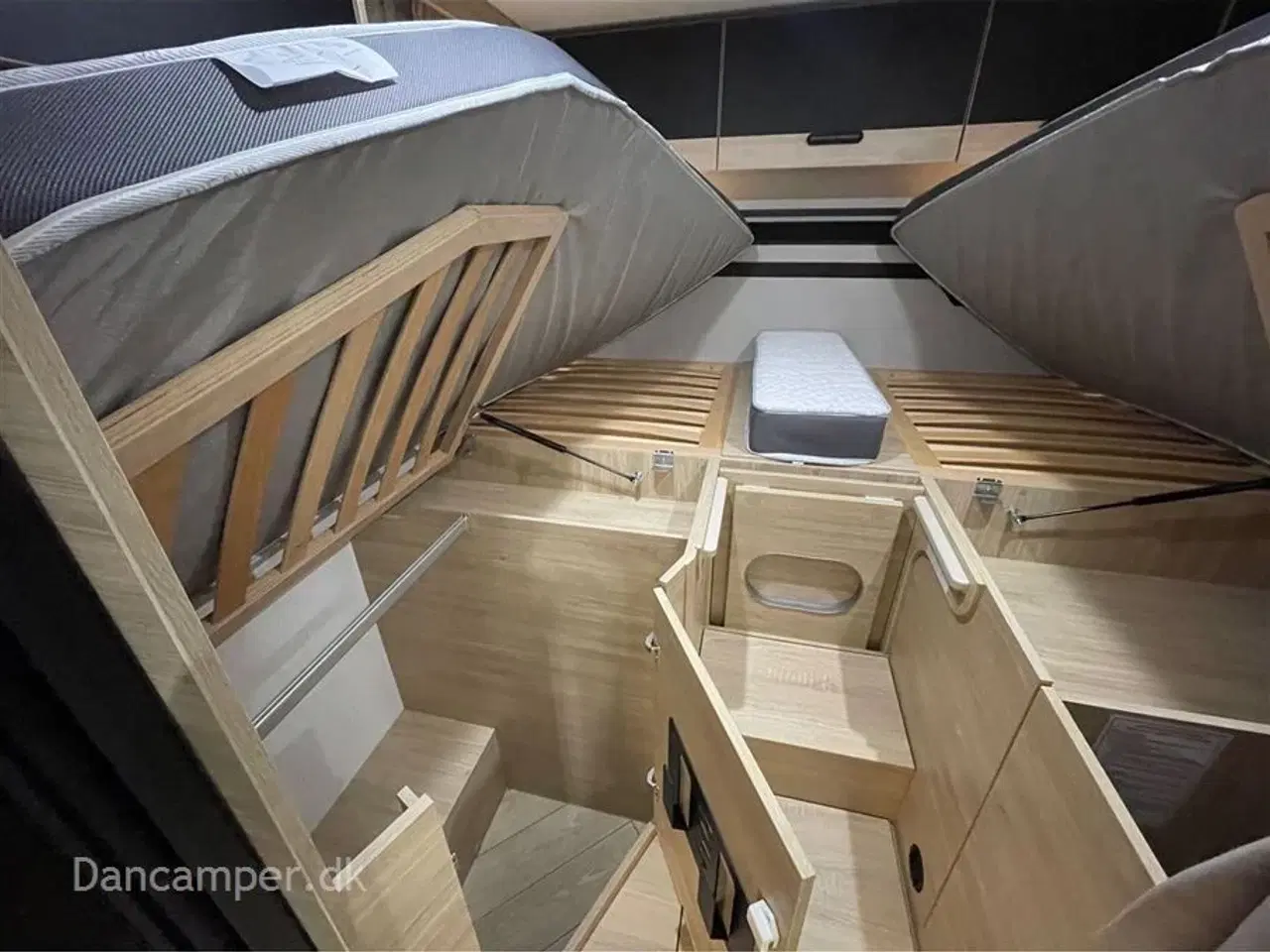 Billede 28 - 2026 - Chausson Titanium 627 Enkeltsenge + hæve-/sænkeseng, 5 selepladser, 4 sovepladser med mulighed for 5, 165Hk Aut, 8-trin aut.