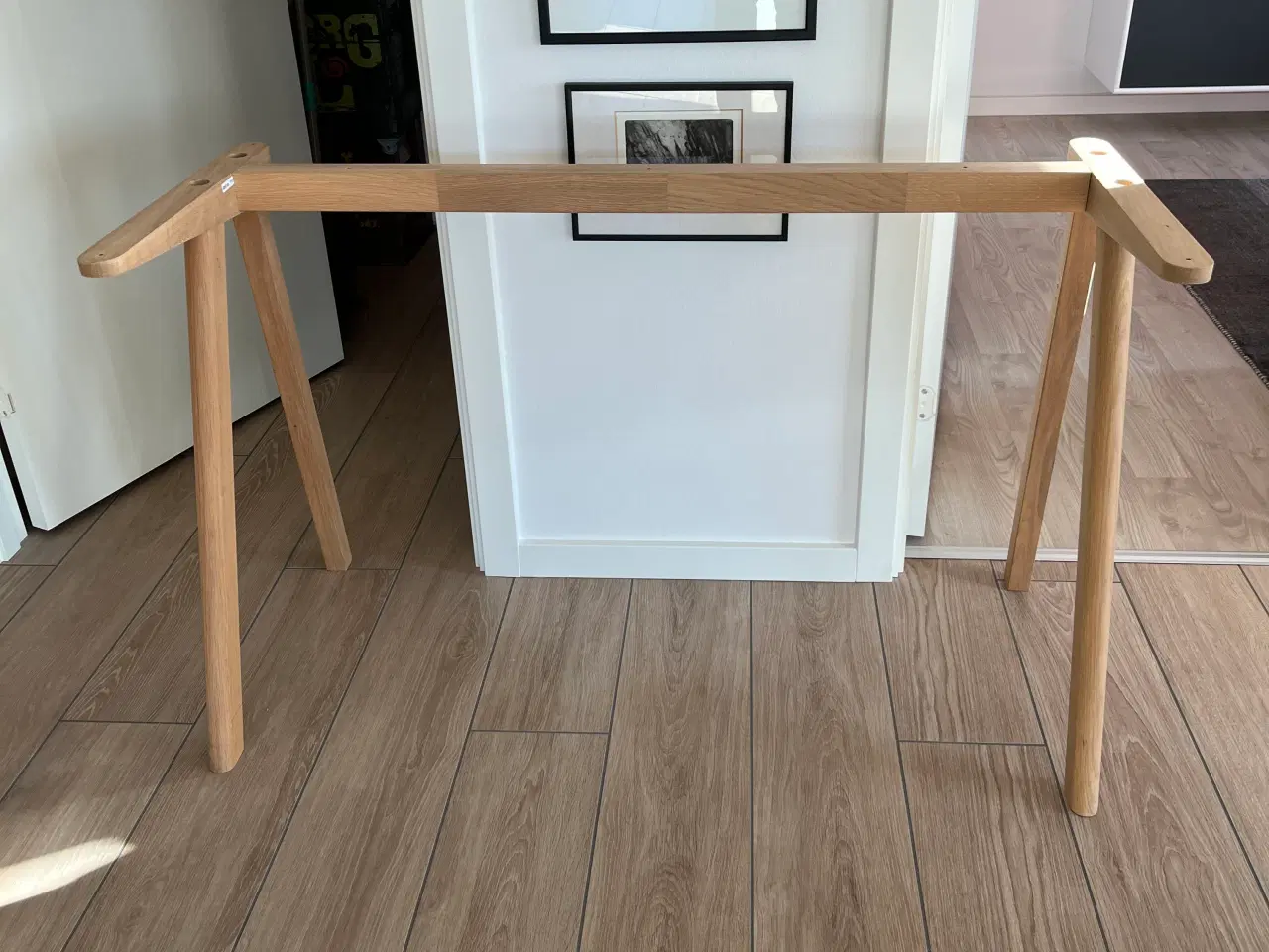 Billede 1 - HAY skrivebord med linoleum overflade. Ben i eg. 