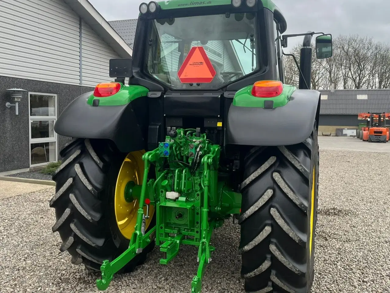 Billede 16 - John Deere 6130M med Auto Quard gearkasse og med krybe gear. I for er der frontlift og 2stk dobbeltvirkende fjernudtag