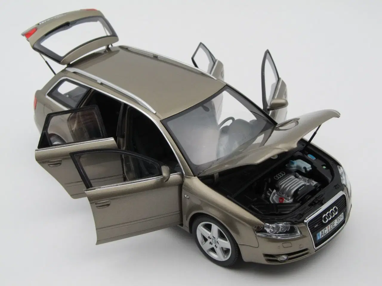 Billede 5 - 2005 Audi A4 Avant 3,2 FSI Quattro B7 - 1:18