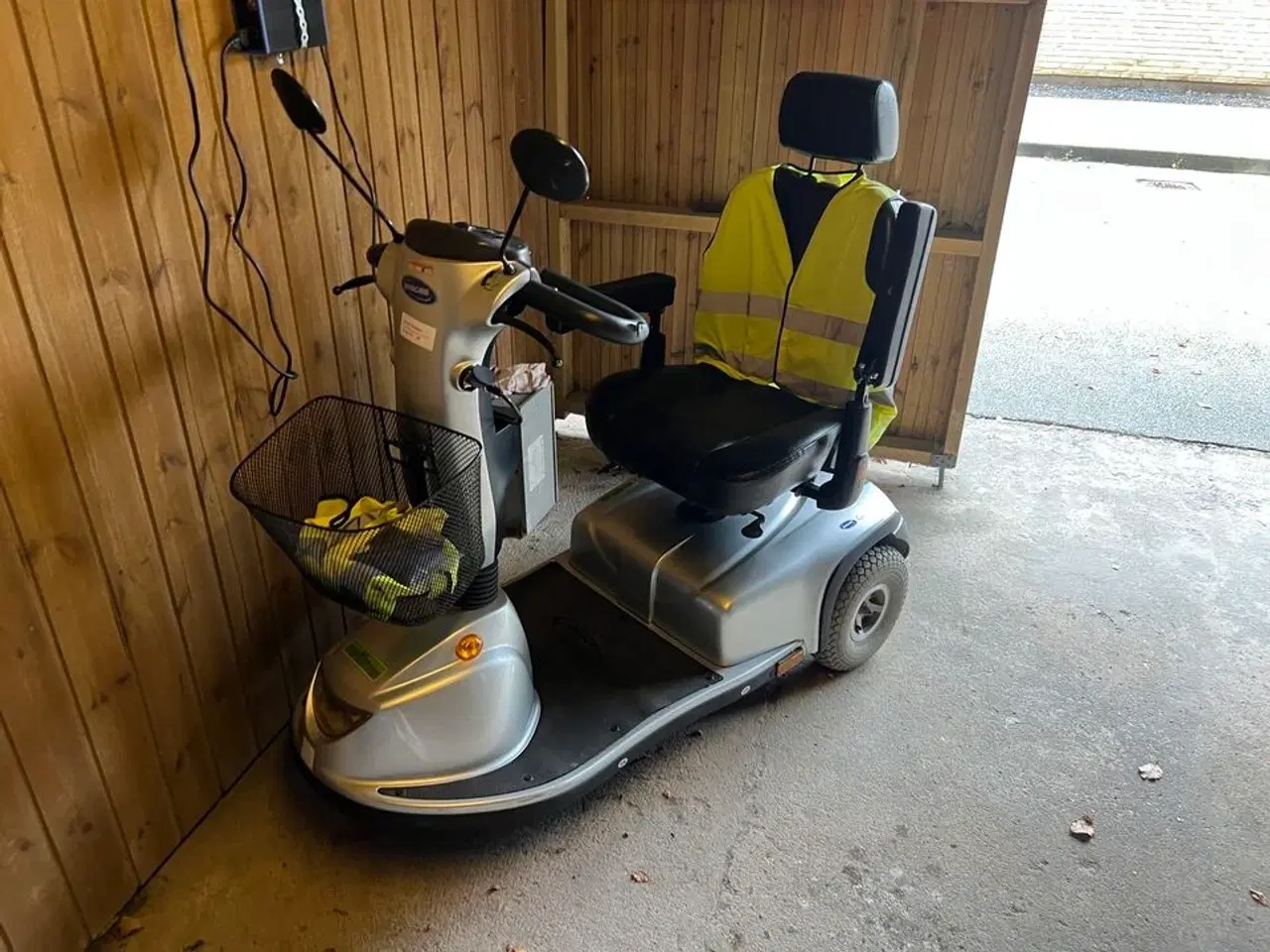 Billede 2 - Elcooter INVACARE Comet inkl. lader