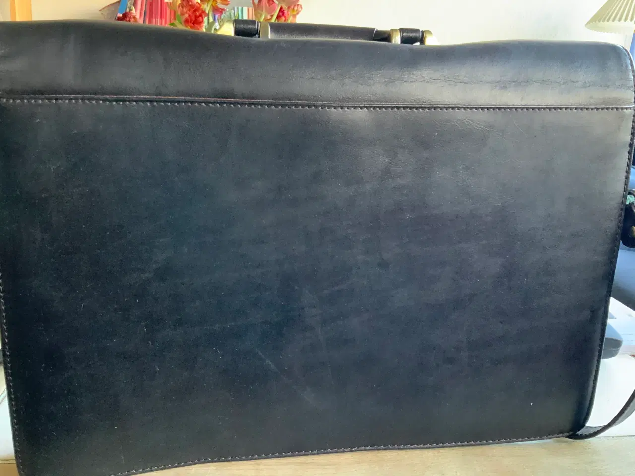 Billede 2 - Nyere Sort læder mappe ca. 30x43 cm.