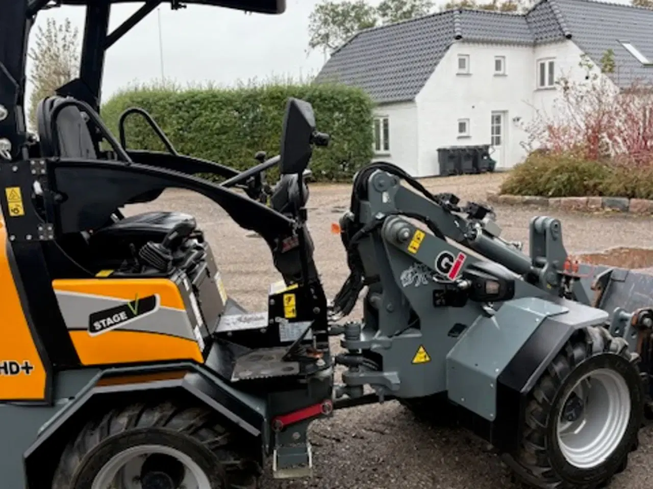Billede 7 - Giant G2200E X-tra 3. FUNKTION, HYDRAULISK SKIFT, VEJLYS,SKOVL, GAFLER