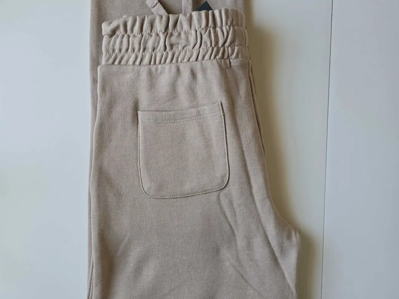 Billede 3 - Nyt fine Bukser /striktrøje 