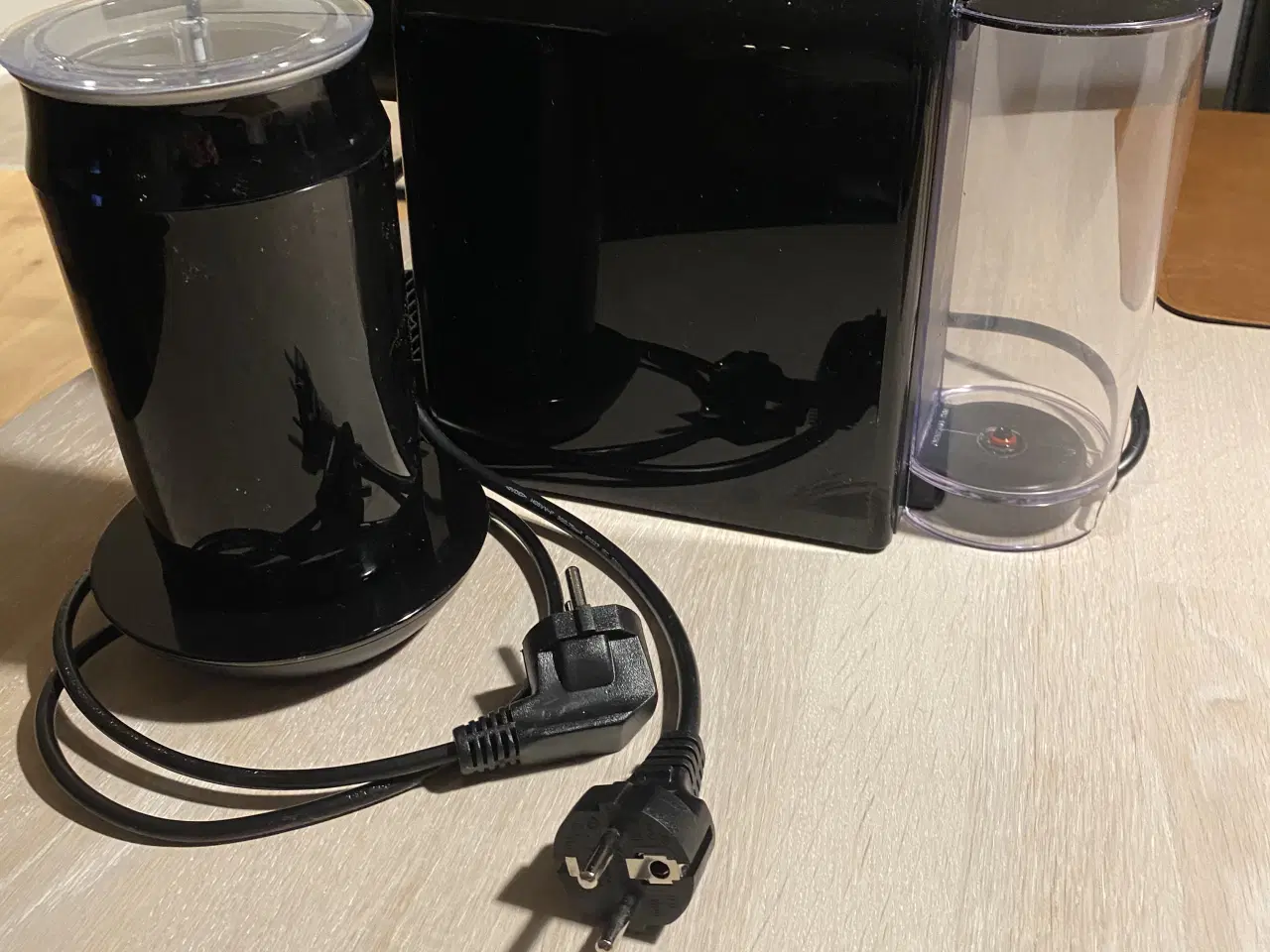 Billede 1 - Mini Nespresso maskine med tilhørende mælkeskummer