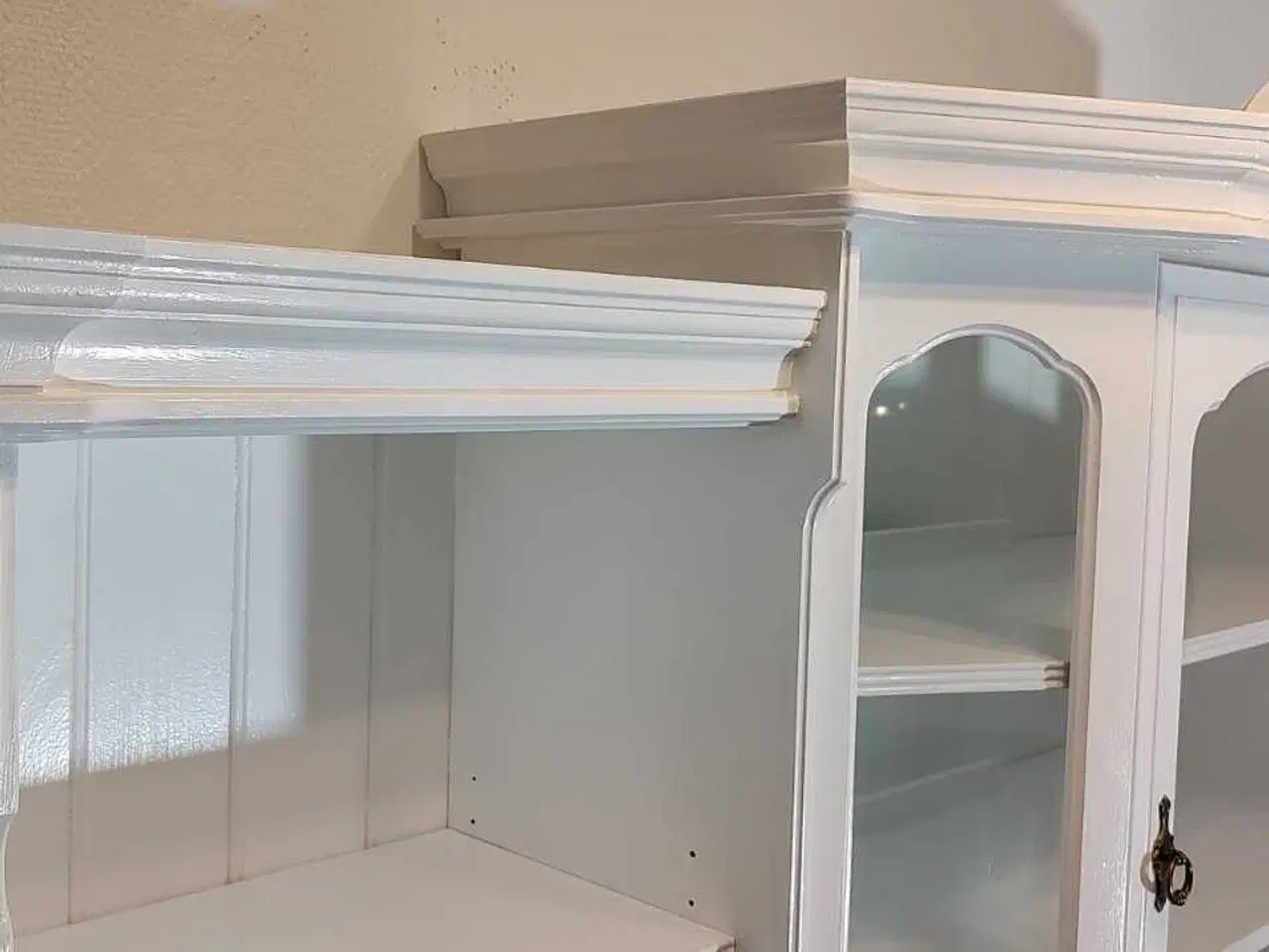 Billede 12 - Ny malet vitrineskab 