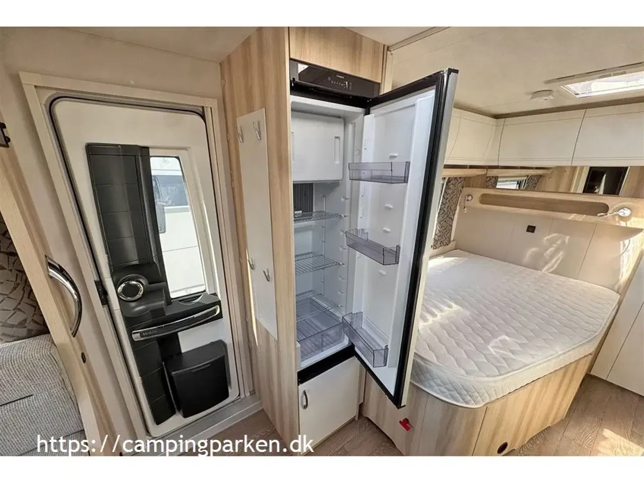 Billede 9 - 2024 - Hobby De Luxe 495 WFB   Næsten ny med meget udstyr, mover og tagmonteret markise. Ny pris over kr. 330.000