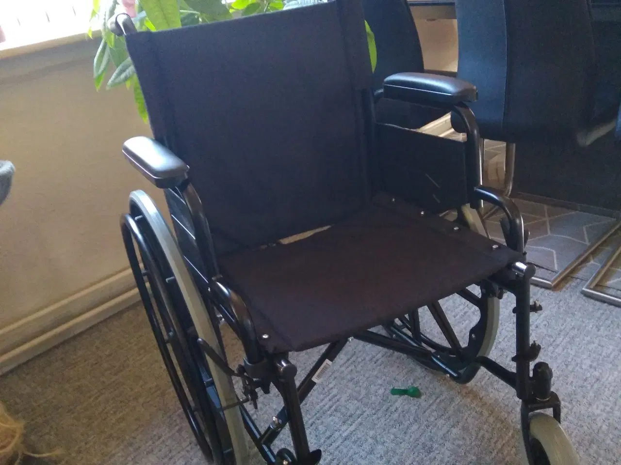 Billede 2 - Kørestol   fejlkøb 