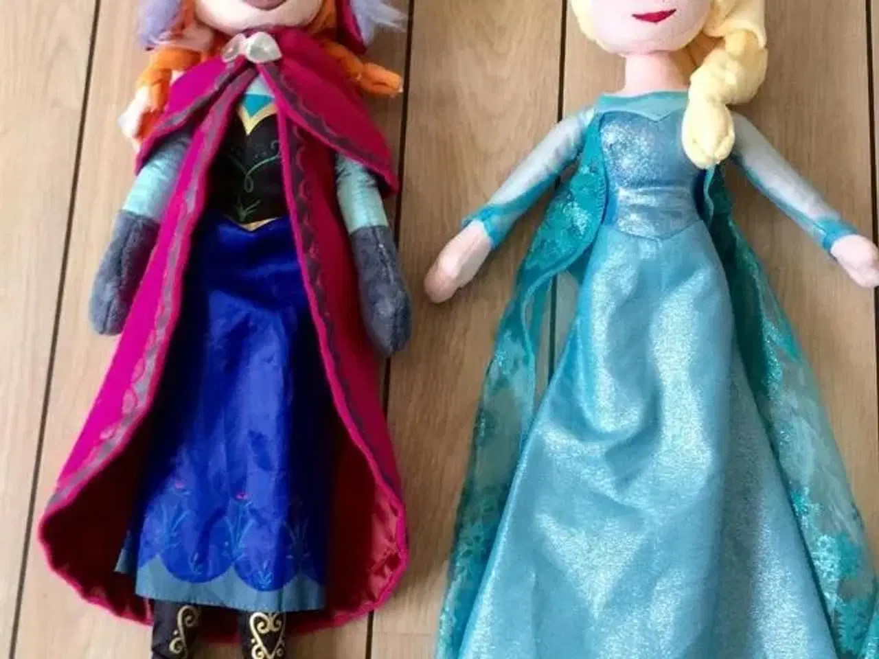 Billede 7 - Frost dukke med Elsa og Anna plysdukker 