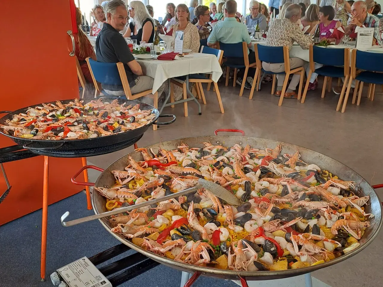 Billede 2 - Paella,Tapas, Helstegt Pattegris